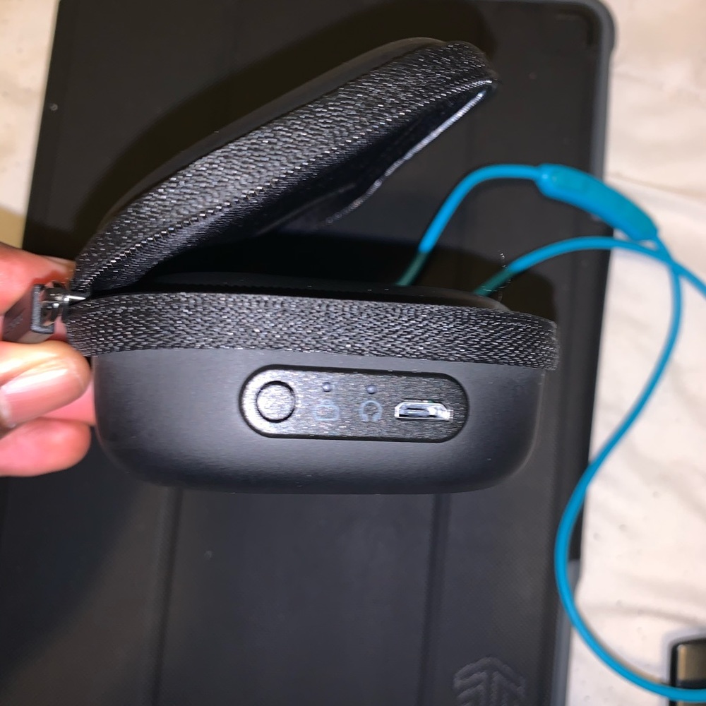 Bose soundsport charging case